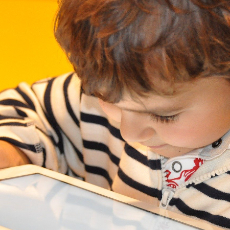 Enfants et écran : accompagner la consommation numérique
